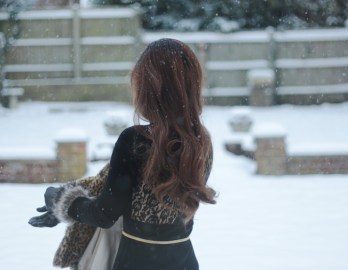 girl-in-the-snow
